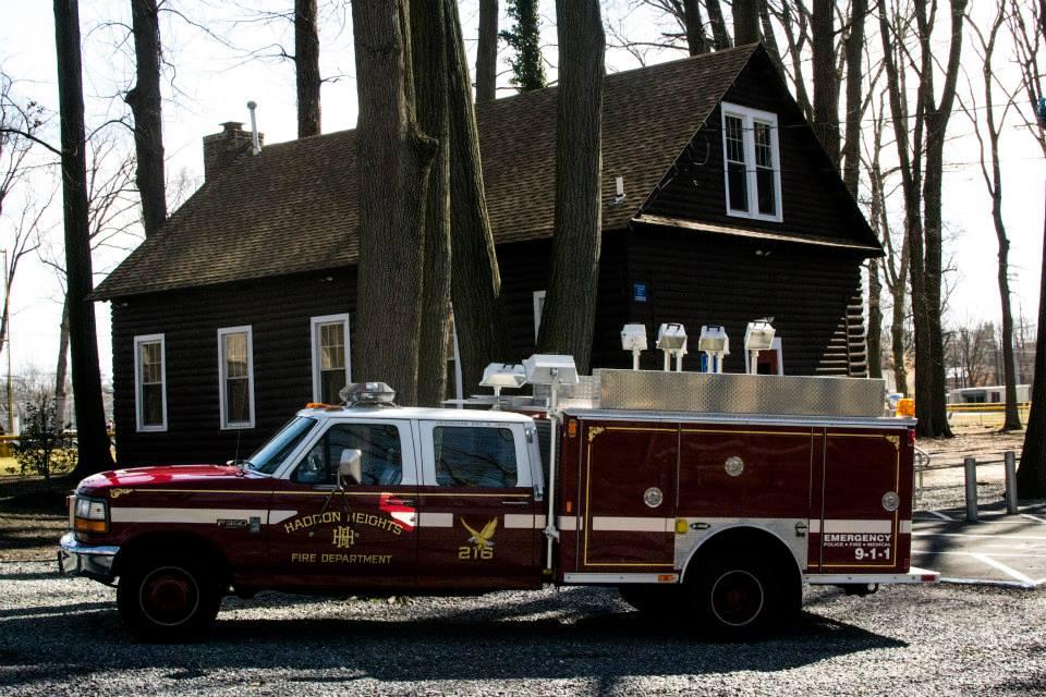 10402405_782078915174401_576383689015877