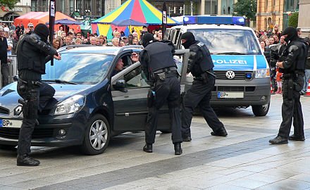 440px-Bundespolizei_Festnahmeeinheit_Hannover.jpg