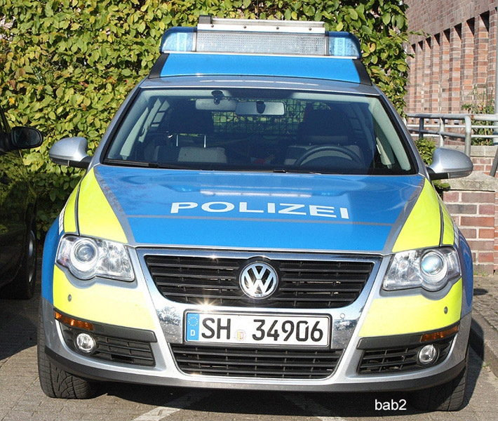 Autobahn Polizei with special arrow board on top of the lightbar.png