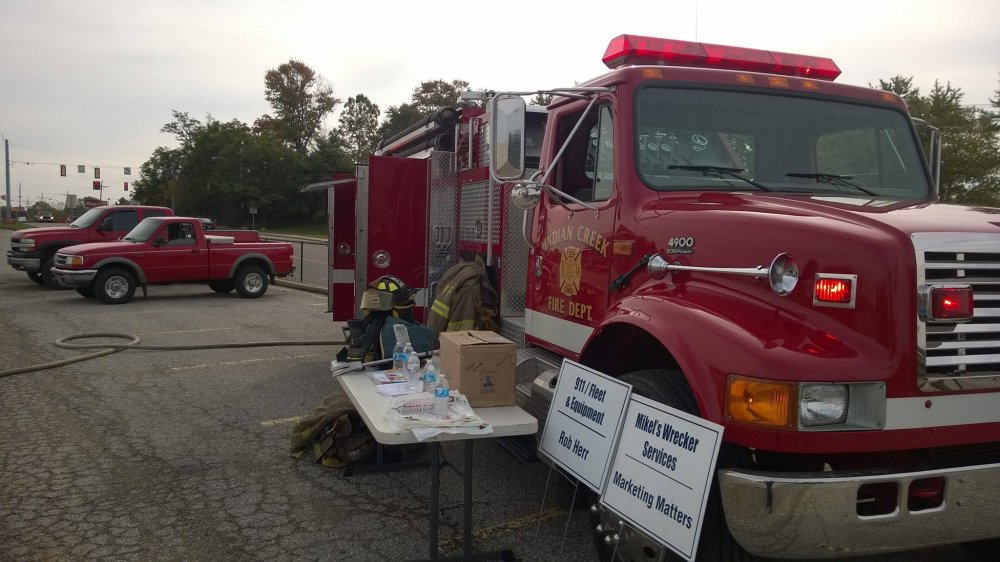 12017706_898810003546603_916944519774175