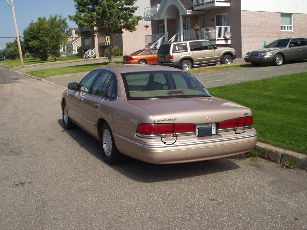 1996_ford_crown_victoria_4_dr_lx_sedan-pic-13247.jpeg