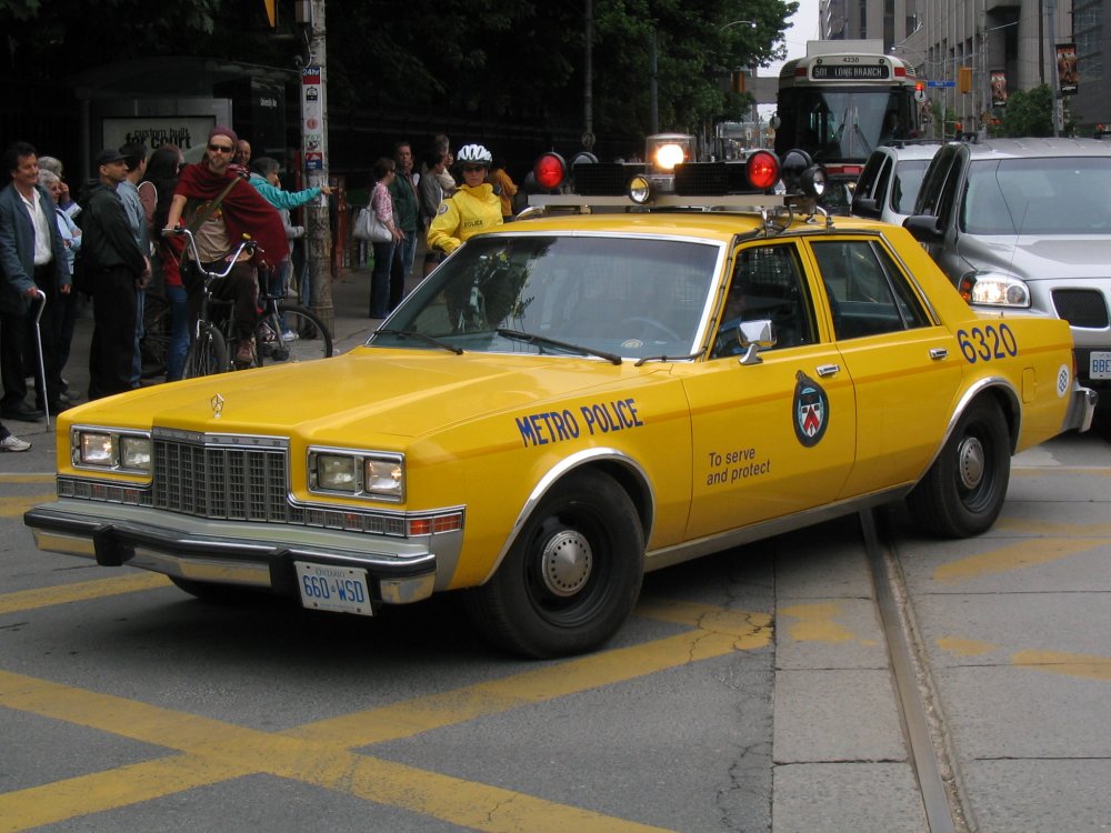 YellowTorontoPoliceCar.jpg