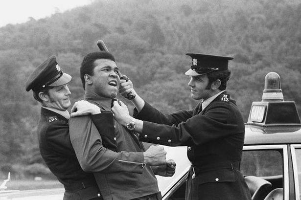 Muhammad Ali arrives in Ireland.jpg