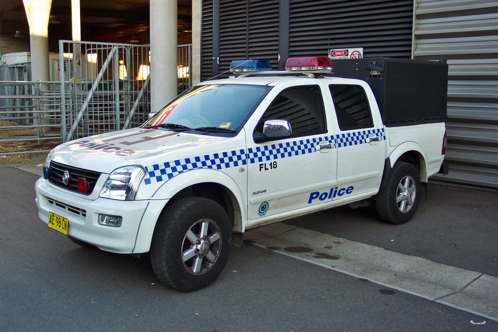 2005_Holden_RA_Rodeo_LT_paddy_wagon_-_NSW_Police_(5498542494).jpg