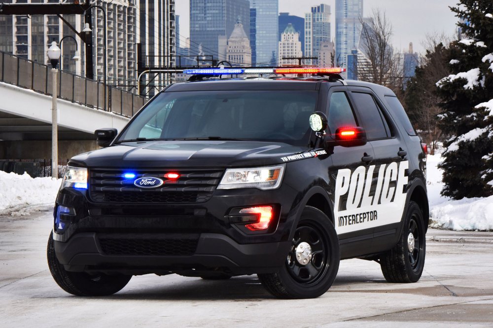 2016-ford-police-interceptor-utility-front-three-quarter-2.jpg