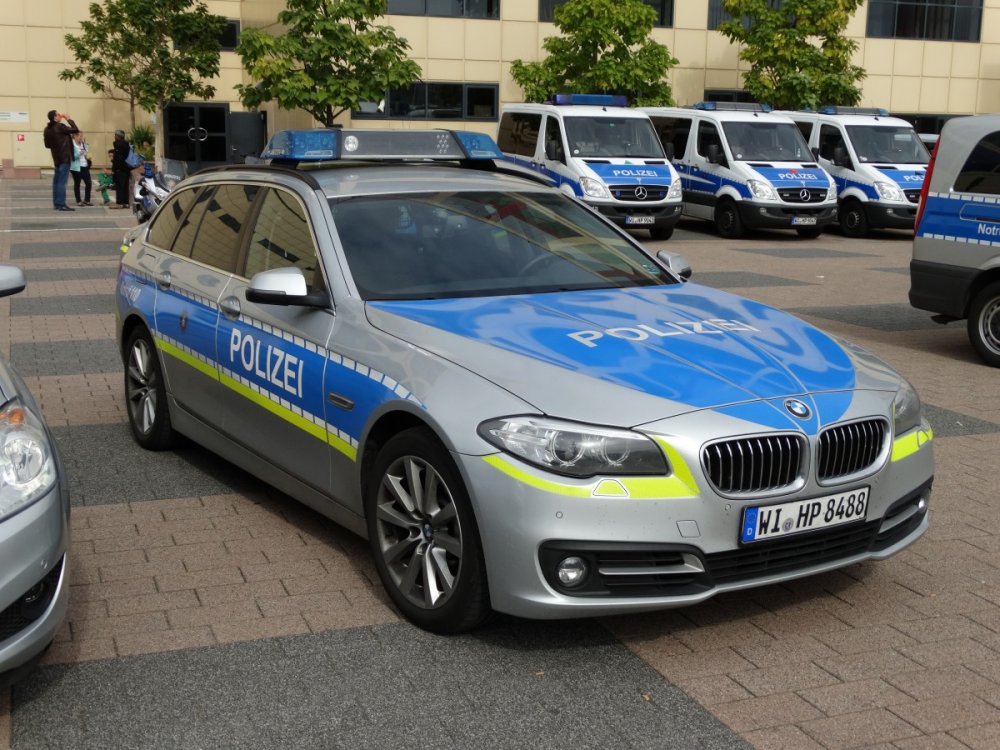 autobahnpolizei-hessen-bmw-5er-am-110753.jpg