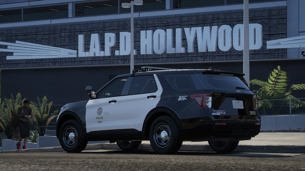 Could contain: vehicle, land vehicle, wheel, tire, outdoor, sport utility vehicle, car, transport, building, bumper, fender, motor vehicle, automotive tire, auto part, compact sport utility vehicle, land rover, automotive exterior, crossover suv, mini cooper, mini suv, road, jeep, parked