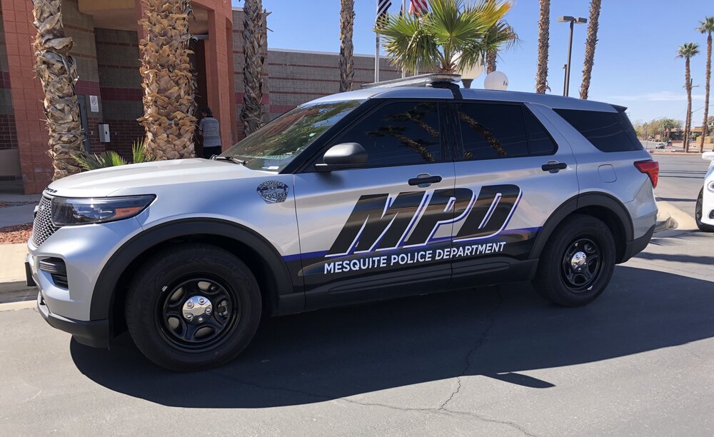 Could contain: vehicle, land vehicle, tire, wheel, outdoor, sport utility vehicle, transport, bumper, auto part, car, compact sport utility vehicle, fender, automotive tire, automotive exterior, crossover suv, road, roof rack, police, suv, parked