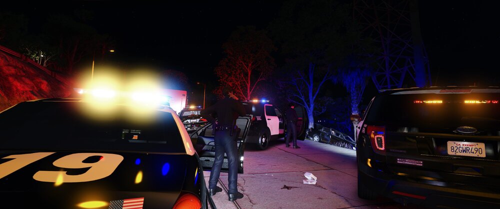 Could contain: land vehicle, vehicle, car, wheel, bicycle, outdoor, bicycle wheel, tire, transport, street, night, parked