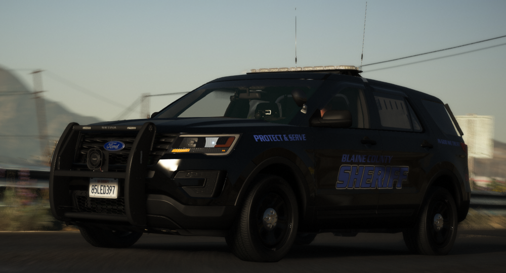 Could contain: land vehicle, vehicle, wheel, tire, sky, transport, car, sport utility vehicle, auto part, outdoor, bumper, compact sport utility vehicle, land rover, crossover suv, roof rack, range rover, fender, suv, police